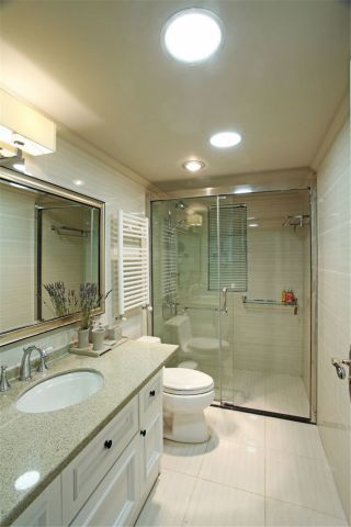 2023简约美式卫生间淋浴房玻璃移门装修效果图片