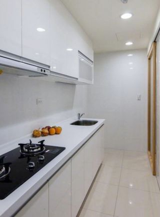 公寓两室一厅白色小厨房装修设计