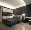 大平层卧室床头壁纸黑色装修设计图