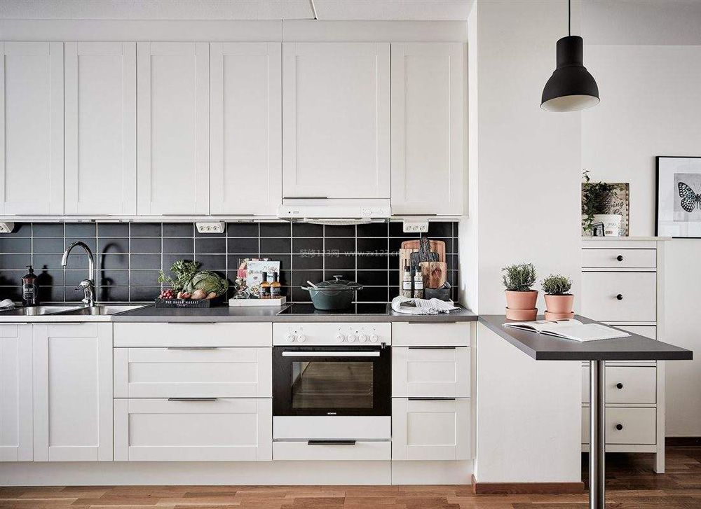 北欧风格厨房黑色瓷砖设计图片