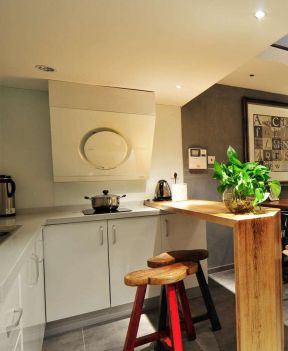 北欧风格厨房设计 2020实木吧台椅子图片