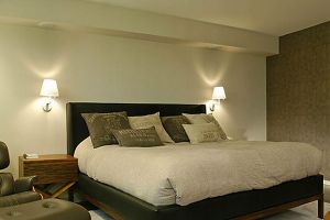 卧室壁灯安装位置多高合适  卧室壁灯如何安装