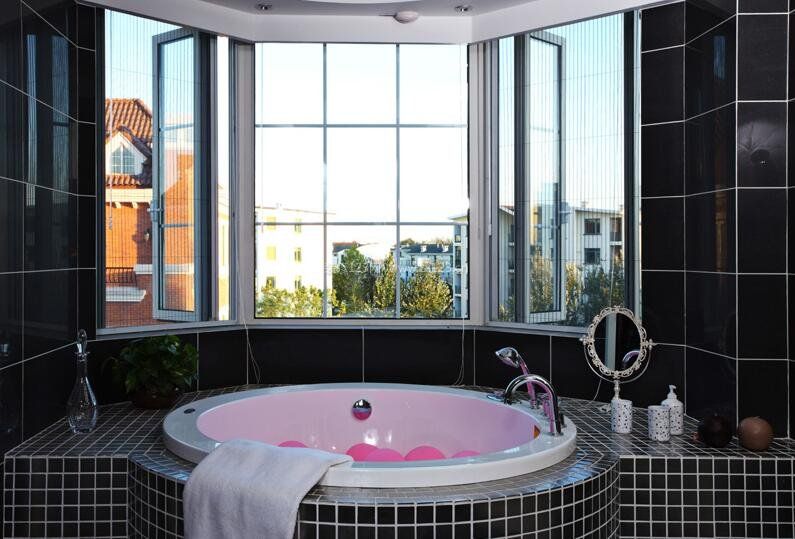 复式住宅浴室浴缸装修设计案例