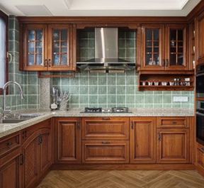 美式风格厨房实木整体橱柜装修效果图片2023