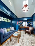书房室内蓝色布艺沙发图片