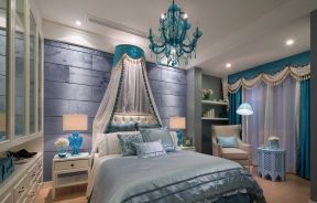 新居主卧室床幔装饰设计图片