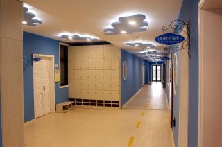 幼儿园室内走廊鞋柜造型装修设计图片