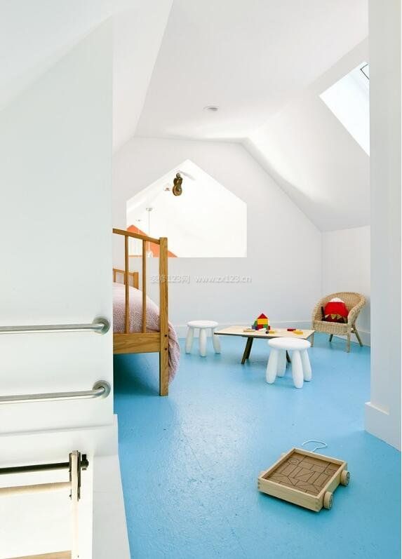 现代简约风格斜面阁楼儿童房设计图