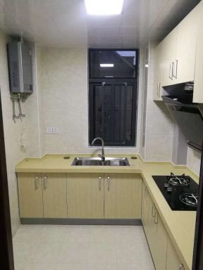 2020现代厨房装修风格 2020米黄色橱柜图片
