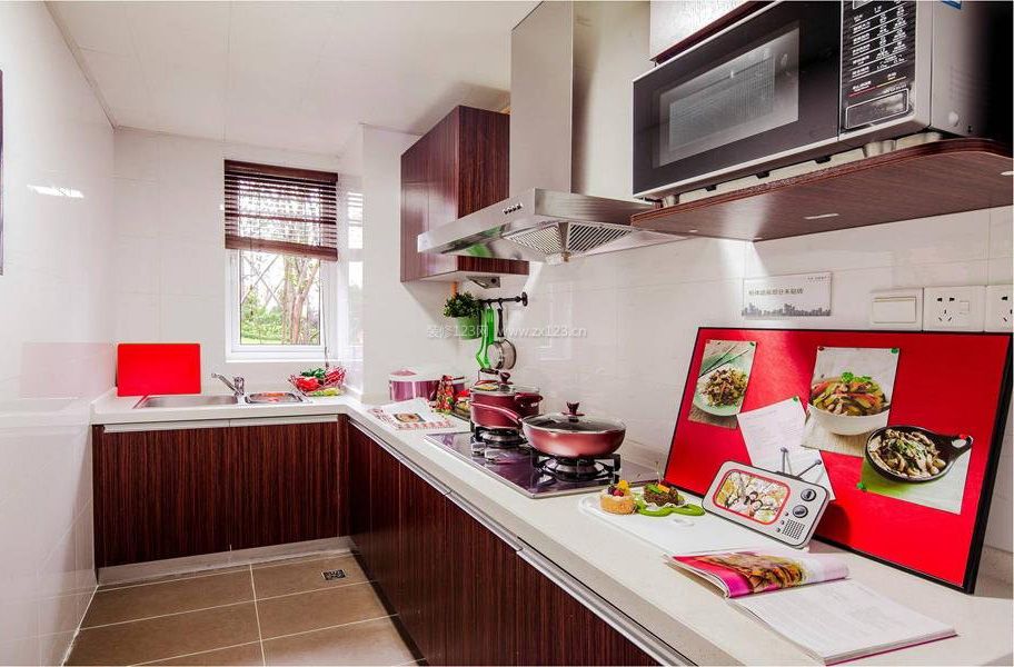 中小户型家装厨房红色橱柜设计效果图