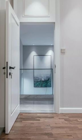 简约现代风格卧室白色门装修效果图片