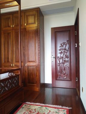 中式风格卧室门装修图片