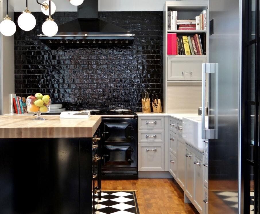 黑白简约厨房橱柜设计装修效果图片