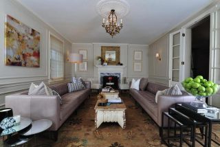 法式别墅会客厅沙发摆放装修设计图
