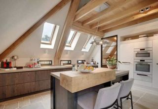美式乡村风格斜顶阁楼厨房天窗设计图片