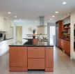家庭大厨房橘色板式橱柜设计图片