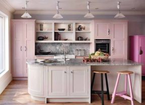 英伦风格家庭厨房板式橱柜装修设计图片