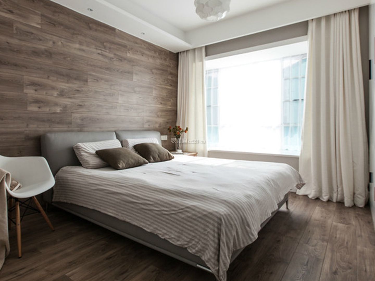 简单家庭卧室是木墙面装饰图片