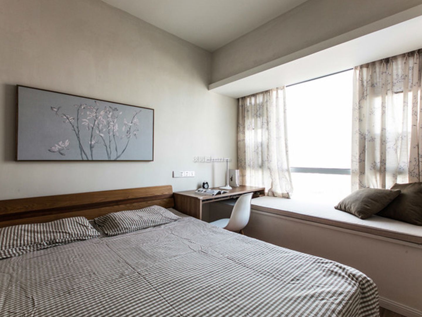 2023韩式田园风格卧室飘窗书桌设计图片