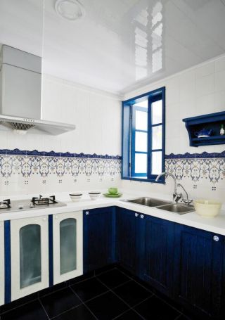 地中海风格家居厨房蓝色橱柜装修图片