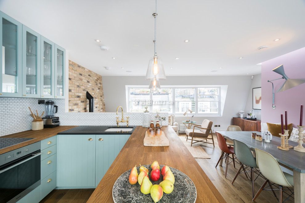 2023北欧单身小公寓厨房蓝色橱柜设计图片