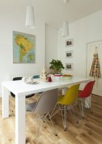 现代家庭室内白色餐桌图片