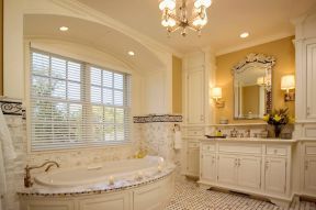 简约美式风格高档浴室砖砌浴缸设计图片