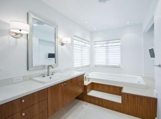高档浴室镜子装饰设计图片