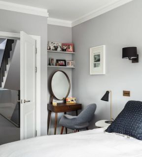 北欧小户型卧室装修效果图 2020卧室梳妆台摆放图片
