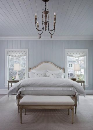 白色欧式家装卧室床尾凳图片欣赏
