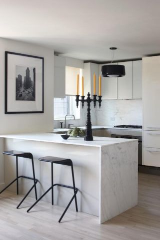 白色欧式小厨房吧台家装效果图片