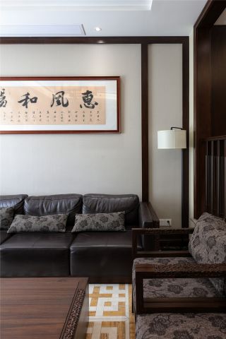 新中式别墅客厅沙发墙面挂画设计图片