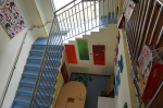 2023现代幼儿园楼梯间设计图片