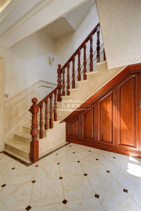 欧式古典风格别墅过道楼梯装修设计图片