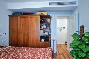 小美式风格108平米三居卧室实木衣柜设计图片