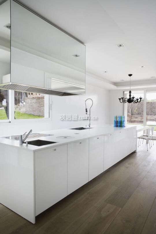 白色开放式厨房家装效果图片