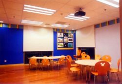 现代风格400平米幼儿园教室墙面设计实景图