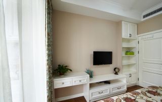 简美式风格卧室电视墙搭配设计图片