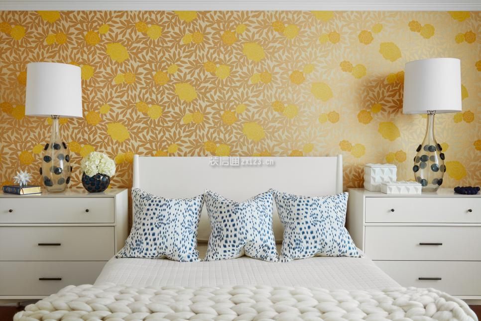 2023暖色小清新卧室墙面壁纸搭配设计图片