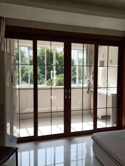 现代家装阳台玻璃门隔断装修效果图片