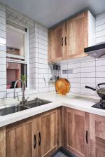 2023北欧简约风格三居室厨房实木橱柜设计图片