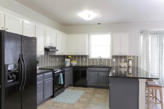 2023家居时尚U型厨房装修设计图片