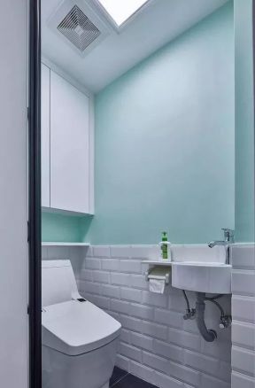 现代北欧风格89平二居卫生间颜色搭配装修图片