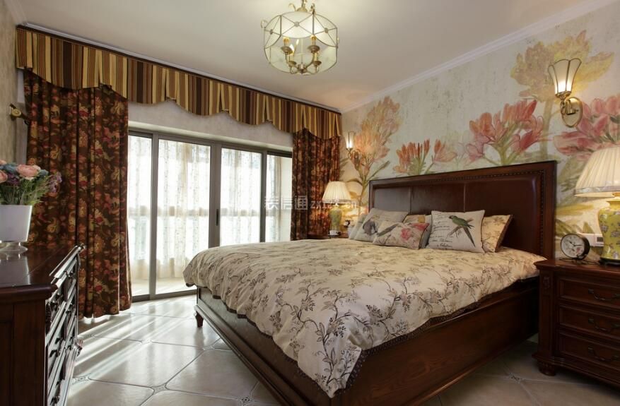 成都美式风格卧室床头壁纸装饰效果图