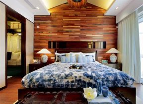 2020东南亚卧室灯具效果图 2020东南亚卧室床头木质背景墙装修效果图片