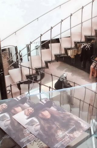 2023现代200平米服装店楼梯设计图片