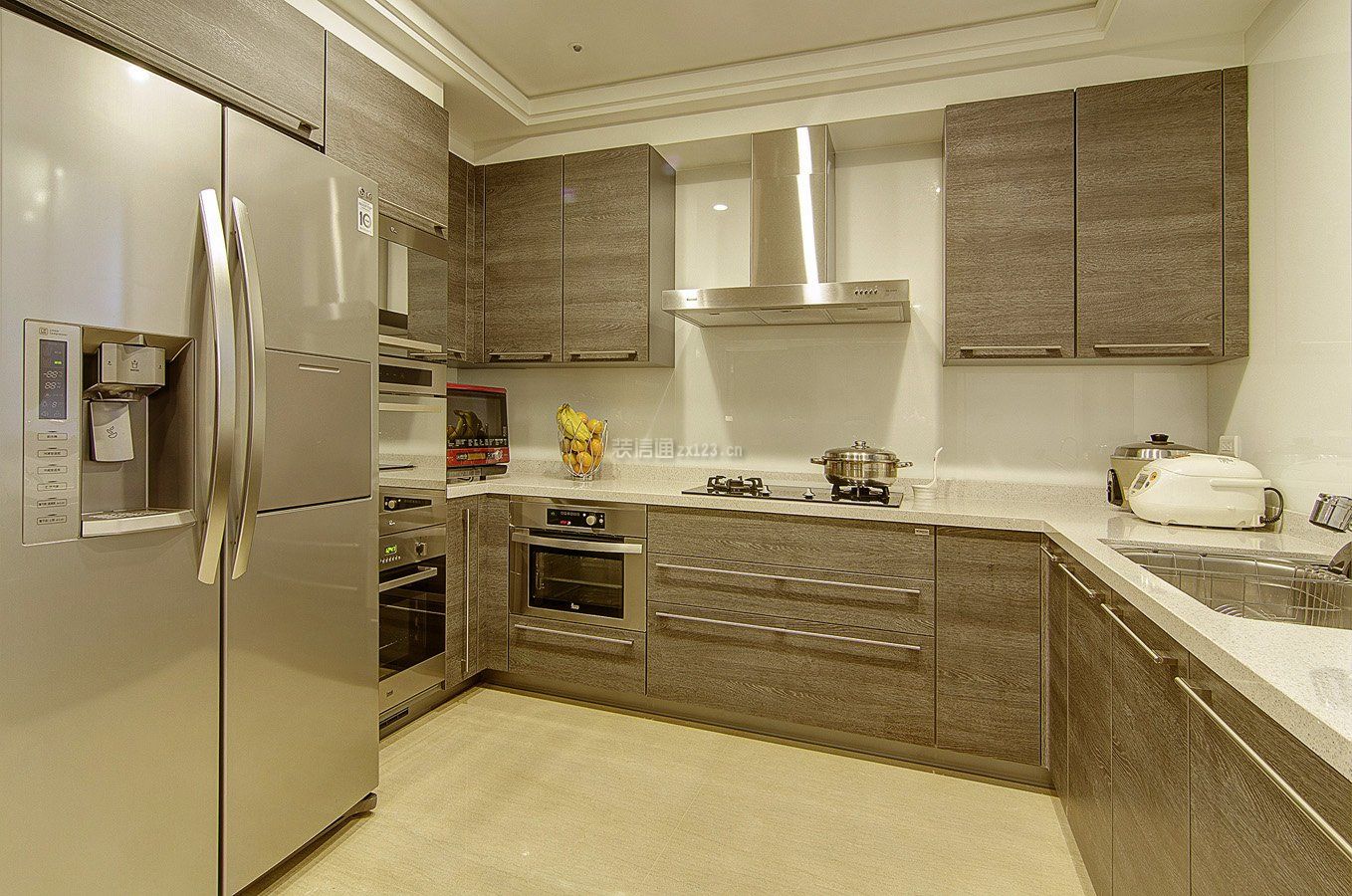 大户型现代家装样板间厨房设计图