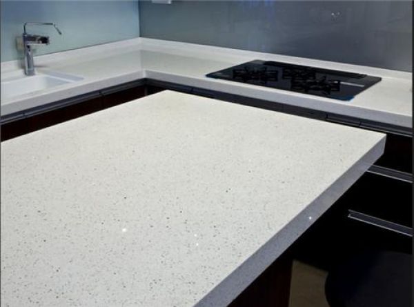 【柳州筑美装饰】厨房橱柜台面选择石英石还是不锈钢?