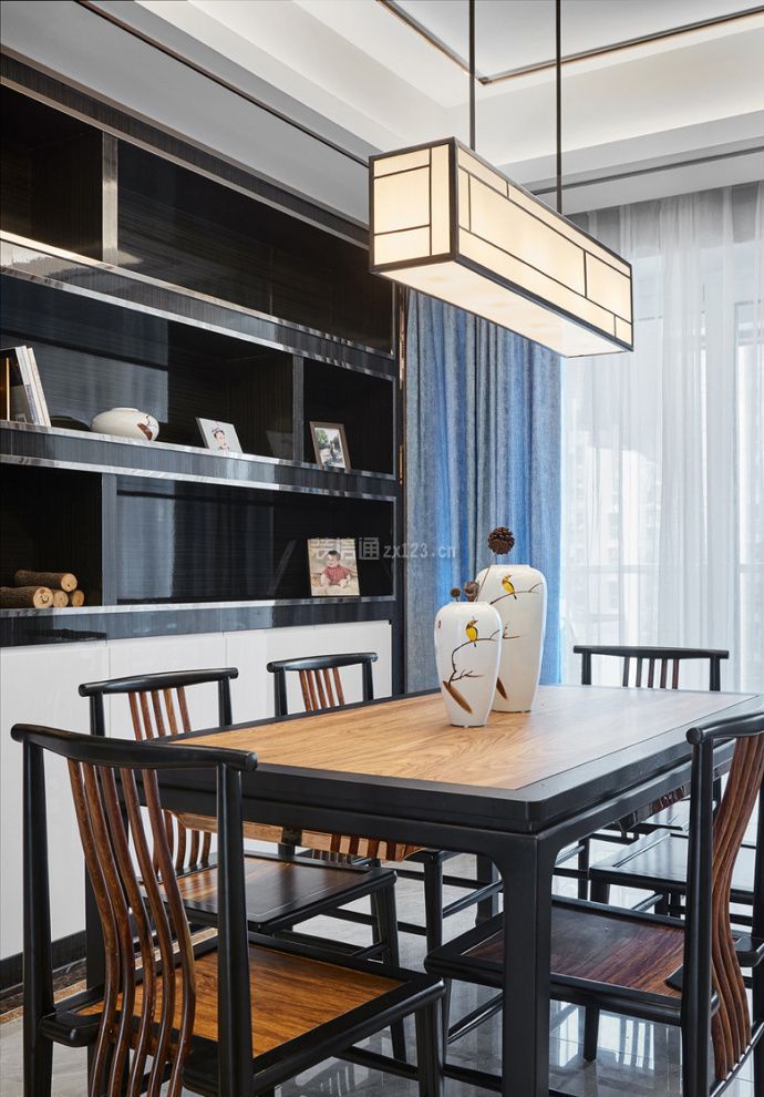 现代中式风格208平米四居餐厅桌椅设计图片