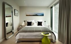 跃层房屋卧室纯色窗帘装修赏析